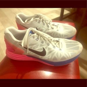 White Nike sneakers size 10